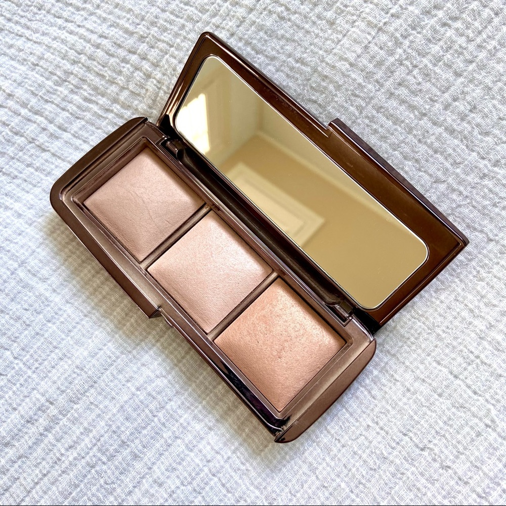 Hourglass ambient lighting highlighter palette